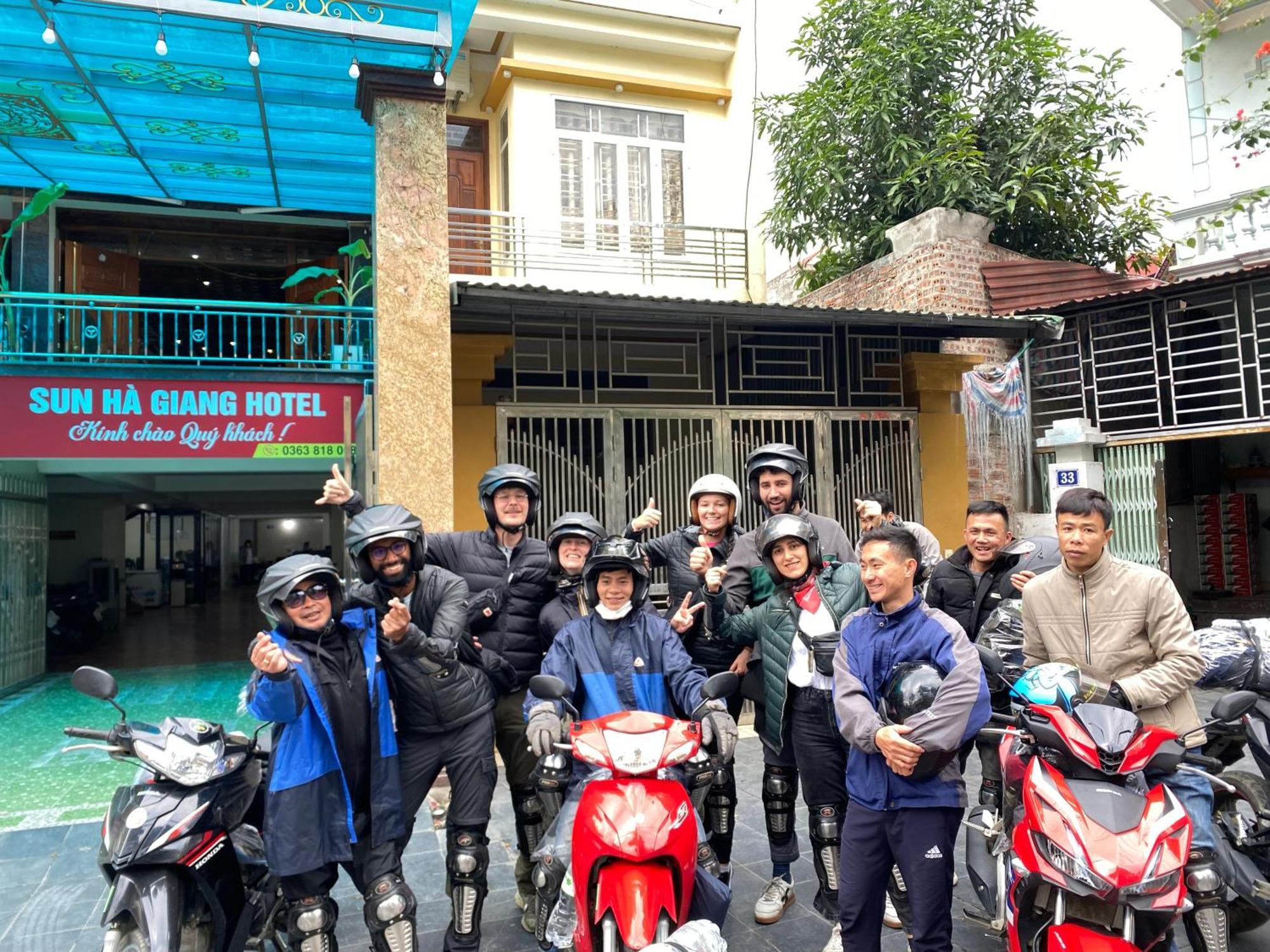 Sun Ha Giang Hotel-Tours-Motorbike Rental Zewnętrze zdjęcie